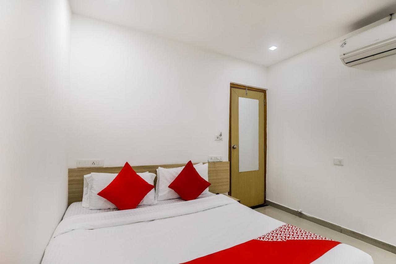 Oyo Hotel D Veeray Ahmedabad Exterior foto