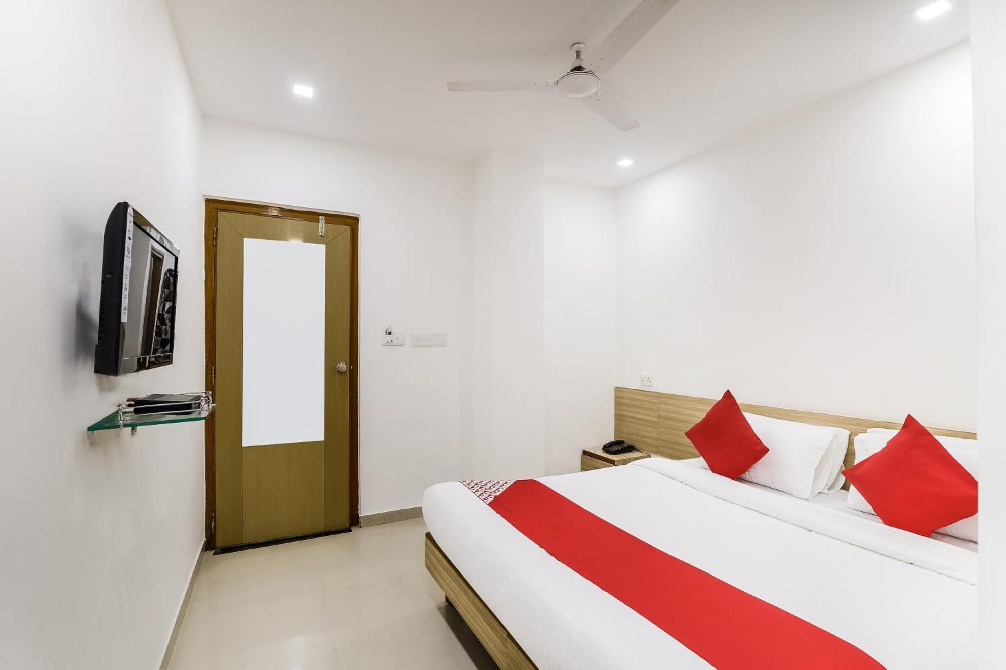 Oyo Hotel D Veeray Ahmedabad Exterior foto