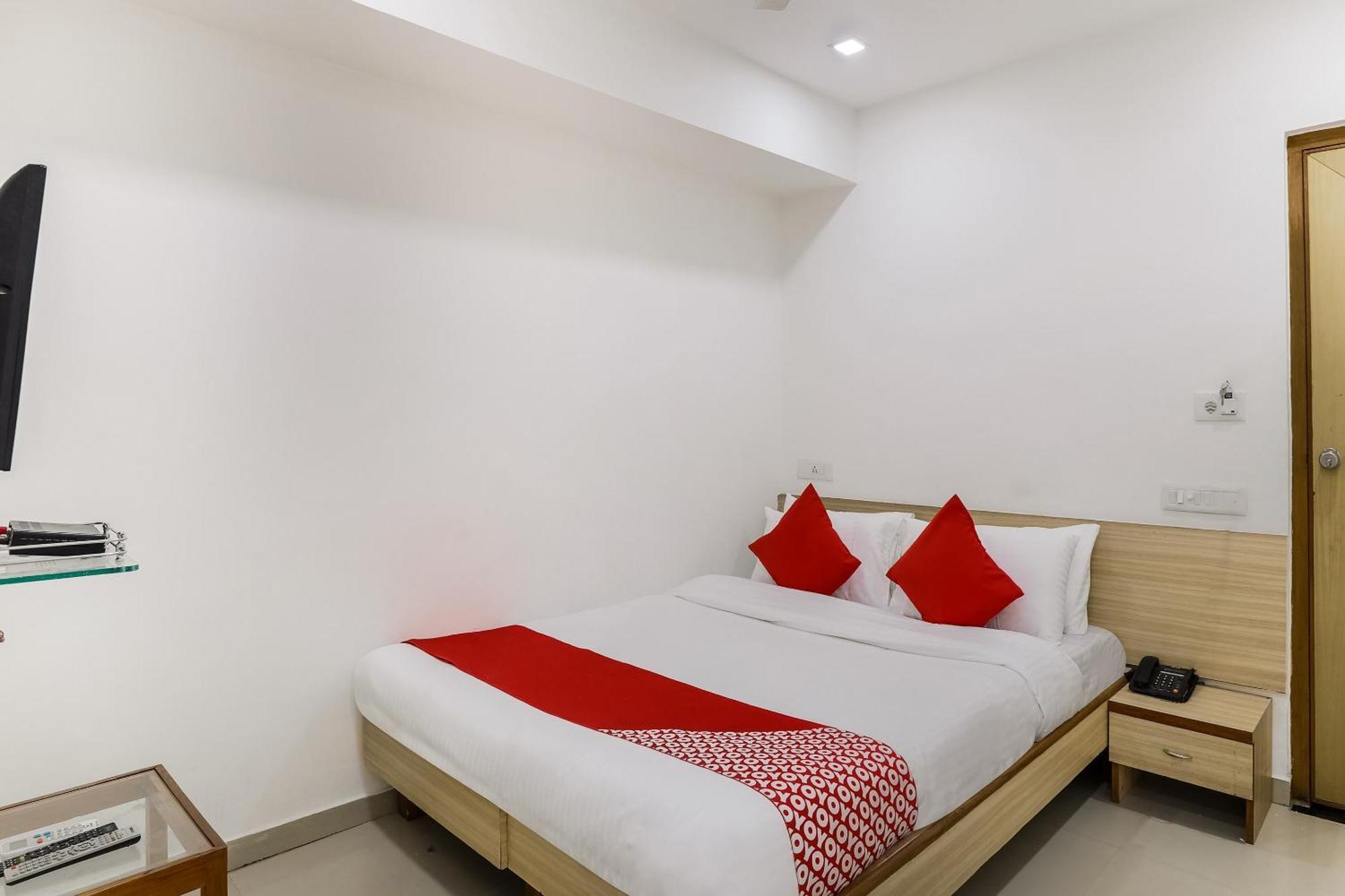 Oyo Hotel D Veeray Ahmedabad Exterior foto